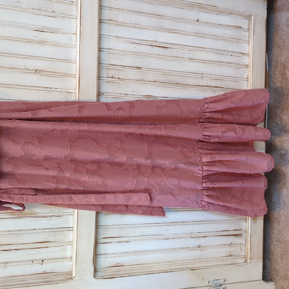 Lulu's , Blissfully,floral jacquard Rusty Rose,Wrap Dress.Small - Picture 6 of 12